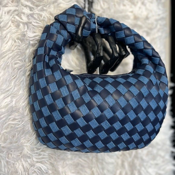 ๐๐NWT-URBAN EXPRESSIONS DENIM TRACY WOVEN KNOT CLUTCH๐๐ - Picture 9 of 17